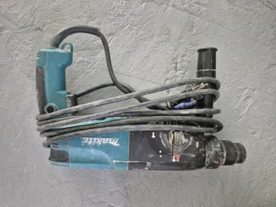 Перфоратор Makita HR2470 (SDS-plus, 780 Вт, 2,4 Дж)